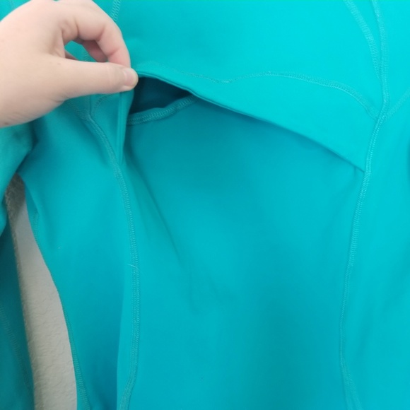 ๐ Athletic Jacket - Picture 4 of 8